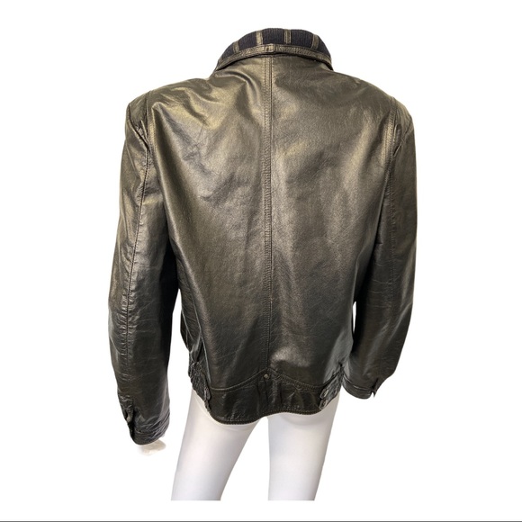 Vintage 1990s Black Leather Motorcycle Jacket size Medium zip up lots of pockets - Picture 3 of 6